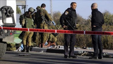 Photo of مقتل فلسطيني طعناً بسكين مستوطن إسرائيلي في الضفة الغربية المحتلة