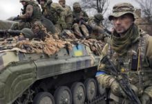 Photo of كييف تدعو إلى «الصمود» في دونباس وموسكو تعرض فتح ممر إنساني