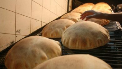 Photo of الخبز مؤمن بتصريحات المسؤولين ومقطوع عند المواطنين