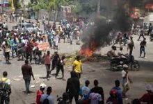 Photo of هايتي: أفراد عصابة يقتلون 12 شخصاً ويضرمون النار في المنازل