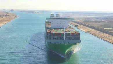 Photo of سفينة البضائع «غلوري» تجنح خلال عبورها قناة السويس وحركة الملاحة في القناة «منتظمة»