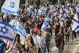 Photo of متظاهرون إسرائيليون في الشارع مجددا للتنديد بمشروع إصلاح النظام القضائي