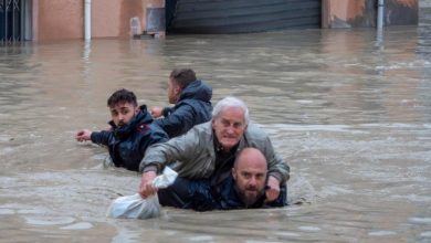 Photo of ايطاليا: «انها نهاية العالم»… فيضانات وانهيارات وغرق منازل واراض زراعية وقتلى