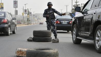 Photo of مقتل أربعة أشخاص وخطف شرطيين وسائق في هجوم على قافلة دبلوماسية أميركية في نيجيريا