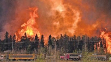 Photo of أوامر بإخلاء مدينة كندية في أقصى شمال البلاد مع تقدم حرائق الغابات
