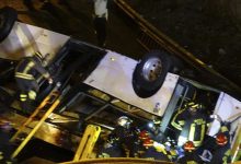 Photo of 21 قتيلاً على الأقل و20 جريحاً في سقوط حافلة من على جسر في البندقية واحتراقها