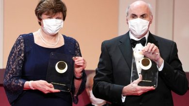 Photo of منح جائزة نوبل للطب لعام 2023 للمجرية كاتالين كاريكو والأميركي درو وايزمان