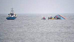 Photo of قتيل بغرق سفينة شحن قبالة سواحل اليونان وعمليات بحث عن 12 مفقوداً
