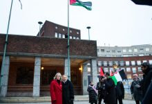 Photo of رفع العلم الفلسطيني أمام مقر بلدية أوسلو
