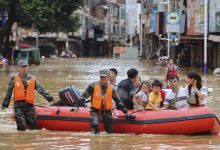 Photo of 11 مفقوداً وإجلاء عشرات الآلاف جراء الأمطار والفيضانات في جنوب الصين