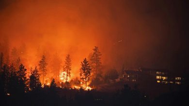 Photo of كندا: إجلاء الآلاف من السكان جراء اندلاع مئات حرائق الغابات