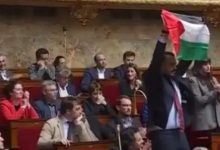 Photo of نواب في فرنسا وإيطاليا يرفعون علم فلسطين خلال جلسات نقاش في البرلمان