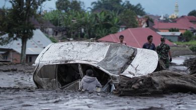 Photo of إندونيسيا: عشرات القتلى والمفقودين جراء فيضانات وحمم بركانية في جزيرة سومطرة
