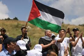 Photo of آلاف من عرب إسرائيل يتذكرون تهجيرهم من قراهم: «يوم استقلالكم يوم نكبتنا»