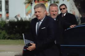 Photo of محاولة اغتيال رئيس وزراء سلوفاكيا بعد اجتماع حكومي وحالته «حرجة»