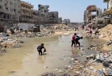 Photo of مأساة انسانية: مياه الصرف الصحي تغمر الخيام في خان يونس والنازحون في الشوارع