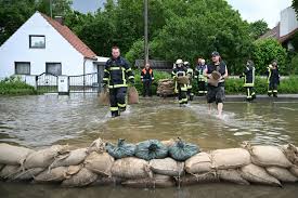 Photo of مصرع عامل إغاثة خلال إنقاذ محاصرين بمياه الفيضانات في جنوب ألمانيا
