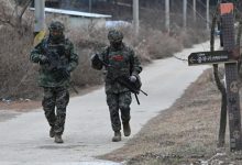 Photo of الجيش الكوري الجنوبي: جنود شماليون عبروا الحدود لمدة وجيزة وأطلقنا طلقات تحذيرية