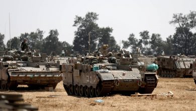 Photo of الدبابات الإسرائيلية تتوغل في رفح وتجبر الفلسطينيين على الفرار مجدداً